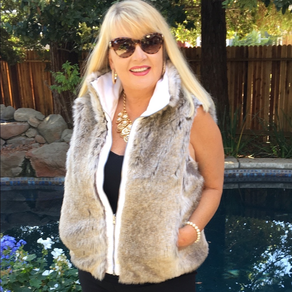 Faux fur reversible vest weatherproof garnet co.